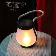 Lampe à Flamme Extérieure Noire - Lampe Suspendue Solaire & Rechargeable Type-C avec Effet 3D
