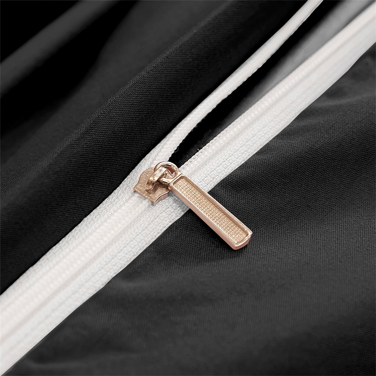 Ensemble Housse de Couette Fleurie Noire et Dorée - Coton et Polyester