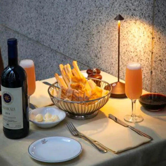 Lampe de Table LED Sans Fil - Éclairage Dimmable Rechargeable USB en Aluminium et Polycarbonate