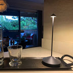 Lampe de Table LED Sans Fil - Éclairage Dimmable Rechargeable USB en Aluminium et Polycarbonate