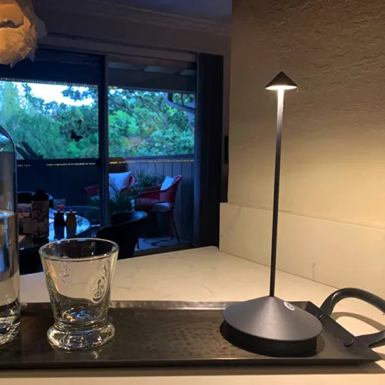 Lampe de Table LED Sans Fil - Éclairage Dimmable Rechargeable USB en Aluminium et Polycarbonate