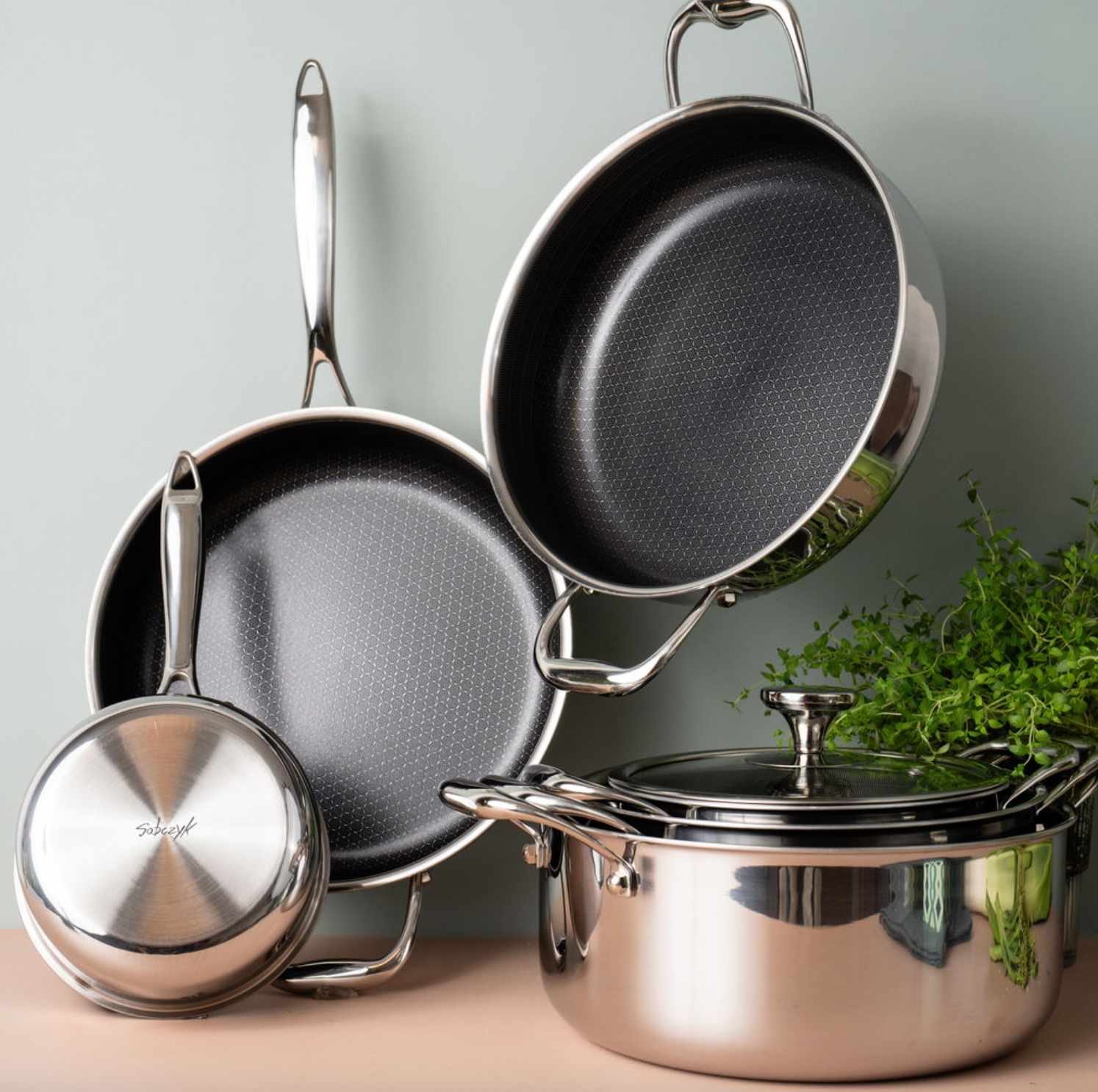 Casserole Hybride avec Couvercle 24 cm – Marmite Antiadhésive pour Usage Quotidien