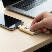 Clé USB 3-en-1 - Stockage USB 3.0 et Type-C avec Adaptateur OTG et Boîtier Métallique Pliable