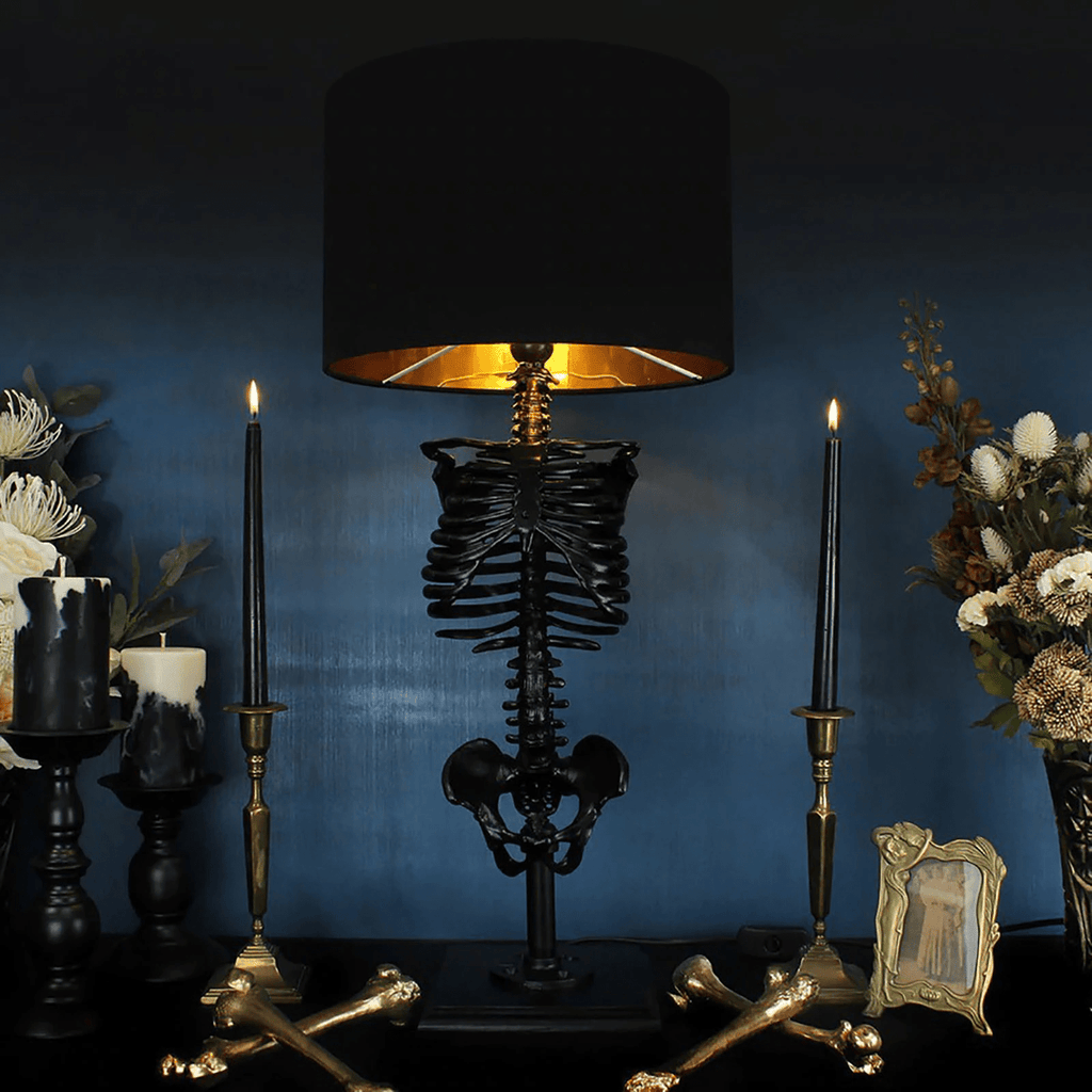 Lampe de Table Squelette - Figurine en Résine avec Base en Bois et Abat-Jour