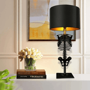 Lampe de Table Squelette - Figurine en Résine avec Base en Bois et Abat-Jour